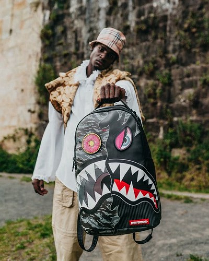 Black Sprayground Dazed And Shark (Dlxv) Backpacks | 24315-SIYE