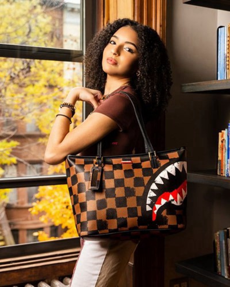 Black / Brown Sprayground Sharks In Paris Vanquish Tote Bags | 16745-SNVL