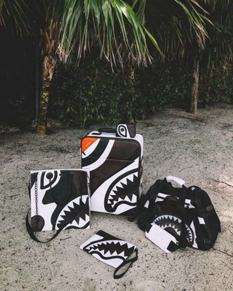 Black / White Sprayground V.V.I.P. Crossover Clutch Bag | 60428-IAGK