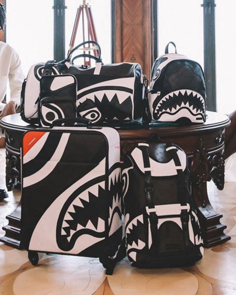 Black / White Sprayground V.V.I.P. Savage Backpacks | 81903-EQBH