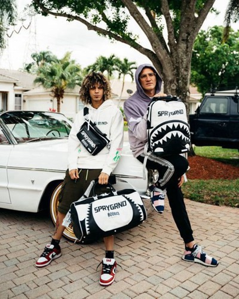 White Sprayground Swerve (Dlxv) Backpacks | 61702-VDWR